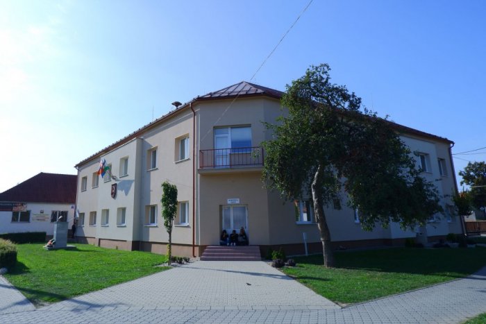Ilustračný obrázok k článku Vo Zvolenskej Slatine malo vyrásť komunitné centrum: Prečo sa stavba odkladá?