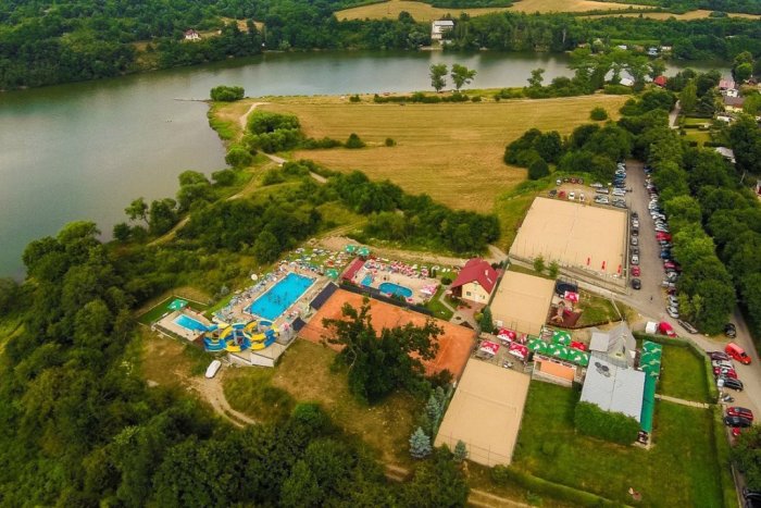 Ilustračný obrázok k článku Oddych pri bazénoch aj na pláži: Letná sezóna v areáli Orlík sa začala