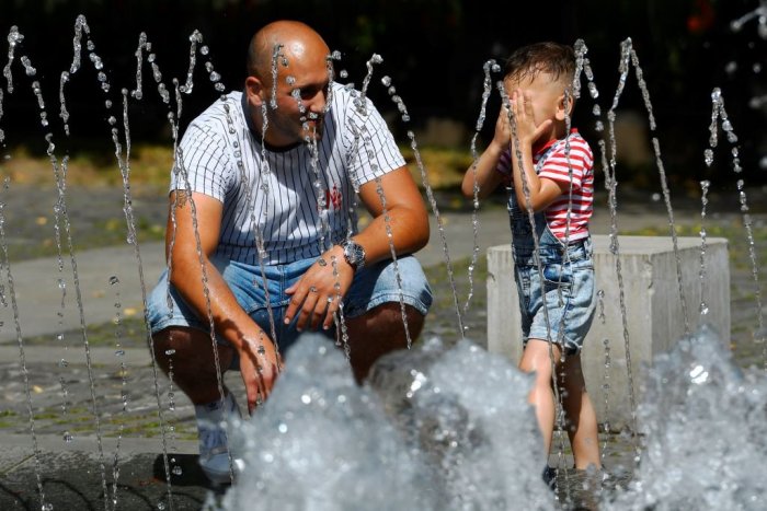 Ilustračný obrázok k článku Je vám horúco? Hrozia ešte väčšie výčiny počasia, Revúcky okres čelí VÝSTRAHÁM