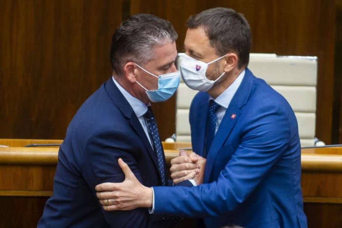 Ilustračný obrázok k článku Premiér sa pustil do Fica: Svojich bývalých nominantov dnes nazýva kriminálnikmi!