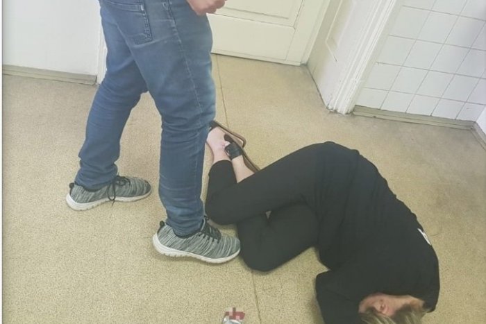 Ilustračný obrázok k článku Hanebný čin muža z Bratislavy: Kvôli peniazom na cigarety dokopal vlastnú matku