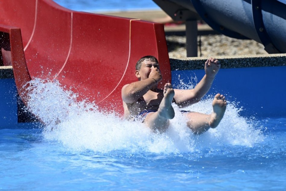 Ilustračný obrázok k článku Kde sa schladiť? Veľký PREHĽAD kúpalísk v Nitrianskom kraji + VSTUPNÉ