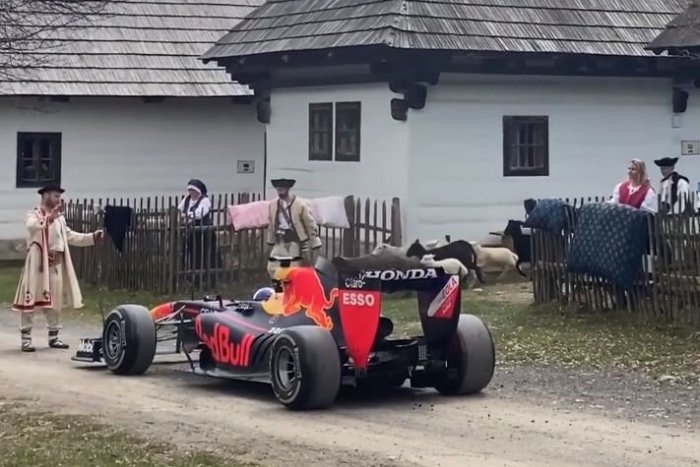 Ilustračný obrázok k článku Pri TOMTO vám vyskočí tep: Od Tatier po Bratislavu sa premávala FORMULA! VIDEO a FOTO