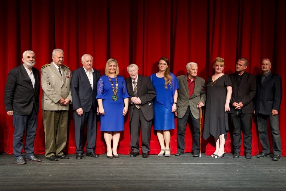 Ilustračný obrázok k článku Žilinský kraj oceňoval zaujímavých ľudí: Pocty sa dočkali tieto mená, FOTO