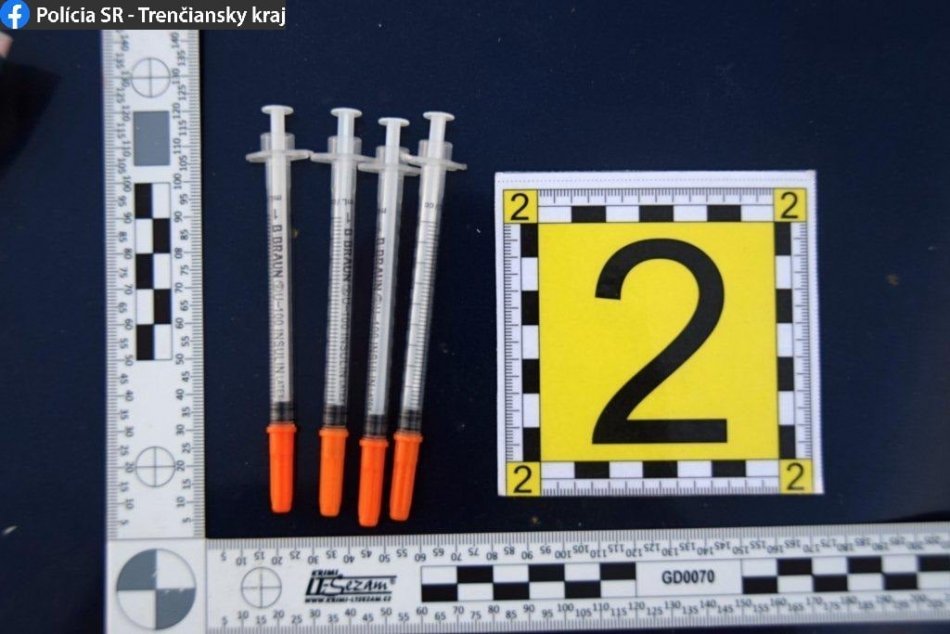 Ilustračný obrázok k článku Mužovi z okresu Trenčín hrozí 15 rokov väzenia: V aute mu našli heroín, FOTO