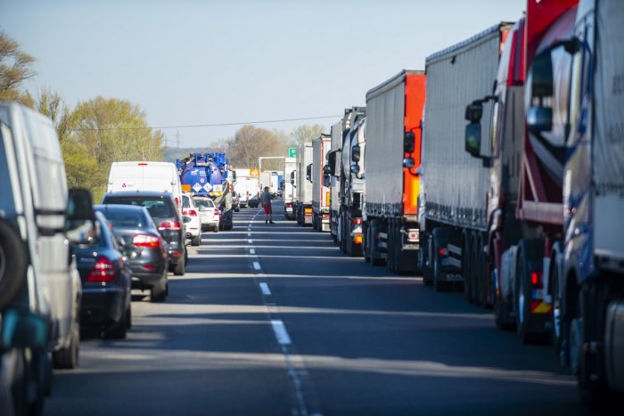 Ilustračný obrázok k článku Pre kolaps dopravy pri Bratislave ide šéf diaľničiarov na KOBERČEK!