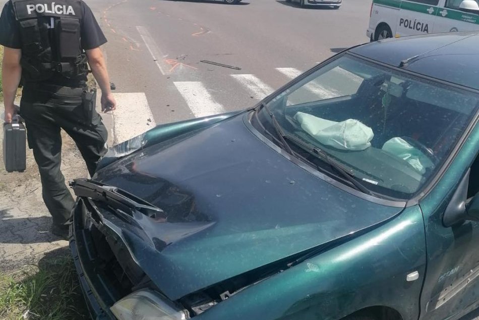 Ilustračný obrázok k článku Na križovatke vo Valaskej došlo k nehode áut: Z miesta hlásia zranenú osobu