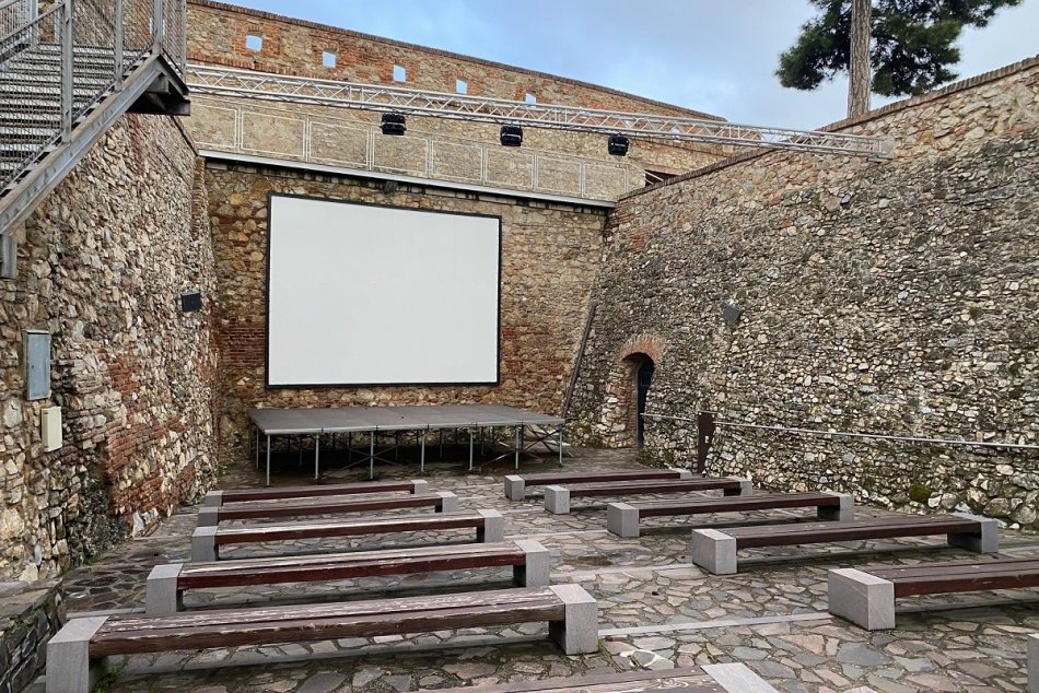 Ilustračný obrázok k článku Živá hudba, FILMY aj tančiareň: Leto na Nitrianskom hrade pokračuje, PROGRAM