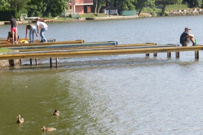 Ilustračný obrázok k článku Kvalita vody na kúpanie vo Vinianskom jazere? Nepríjemné prekvapenie!