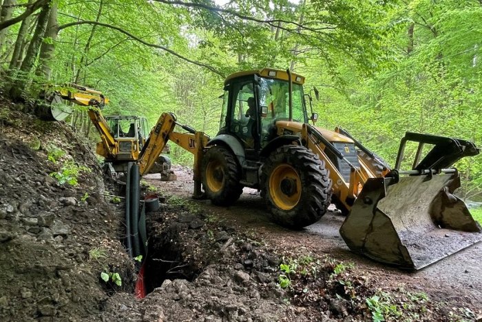 Ilustračný obrázok k článku Prekliatie obce pri Štiavnici: Bez elektriny bývajú aj niekoľko dní, to sa má zmeniť
