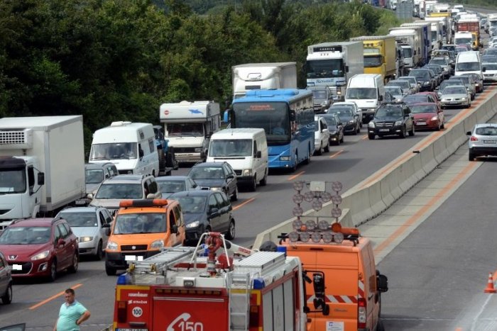 Ilustračný obrázok k článku Na R1 došlo k nehode: Cestu úplne uzatvorili v obidvoch jazdných smeroch