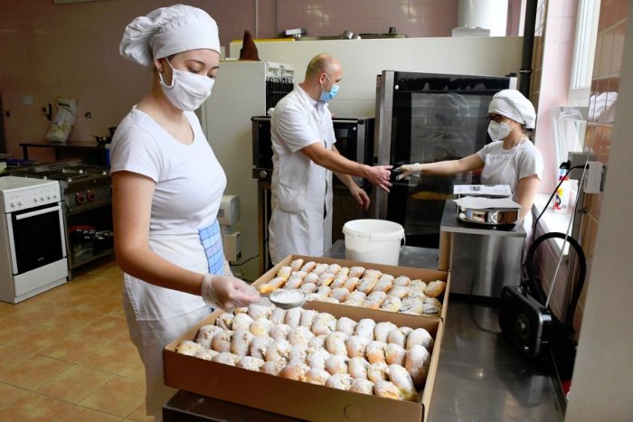 Ilustračný obrázok k článku Ukrajinci si v Bratislave môžu rýchlo nájsť PRÁCU: Kraj priebežne zverejňuje PONUKU