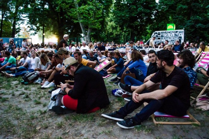 Ilustračný obrázok k článku Obľúbené Chrenovské letné KINO je späť: Chýbať nebude susedská opekačka