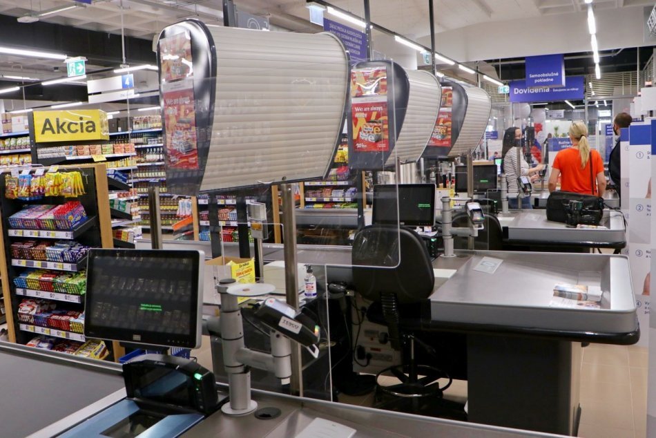 Ilustračný obrázok k článku NEVHODNÉ správanie pokladníka v známom obchodnom reťazci: Vulgárne NADÁVKY na Ukrajincov!