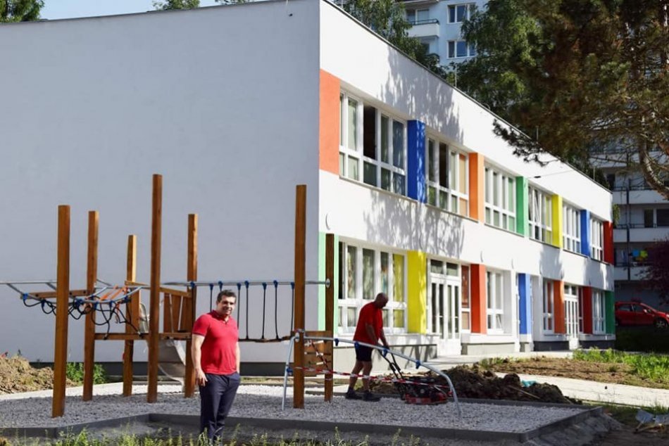 Ilustračný obrázok k článku Breznianske deti majú dôvod na radosť: Dostali nové herné prvky, FOTO