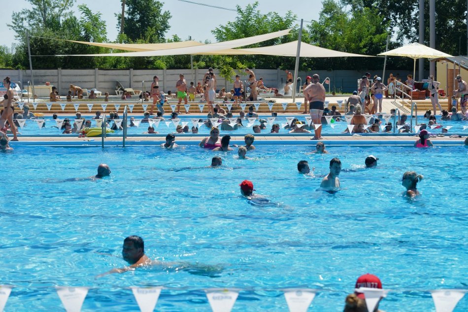 Ilustračný obrázok k článku Na kúpalisko sa odveziete aj ZADARMO: V Zámkoch premáva obľúbený Štrandbus