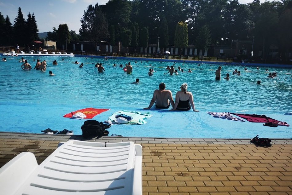 Ilustračný obrázok k článku Život bude opäť o čosi slobodnejší: Žiar ako ZELENÝ okres, čo pre nás platí?