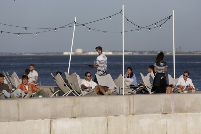 Ilustračný obrázok k článku Ohrozená dovolenková sezóna? Portugalsko zavádza prísnejšie pandemické opatrenia