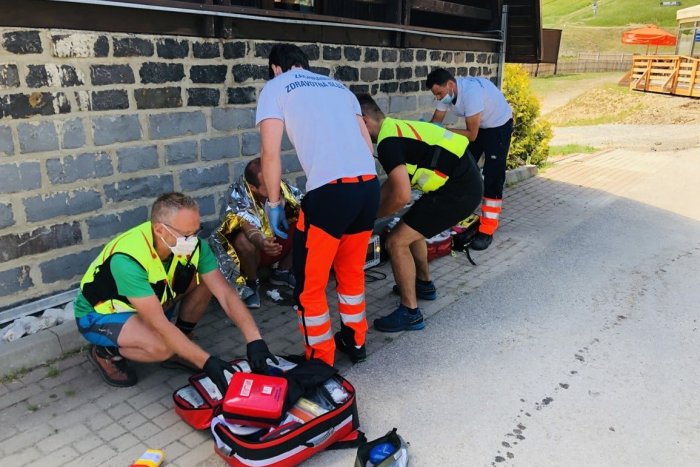 Ilustračný obrázok k článku Záchranári zasahovali na Donovaloch: Muž dostal silnú alergickú reakciu