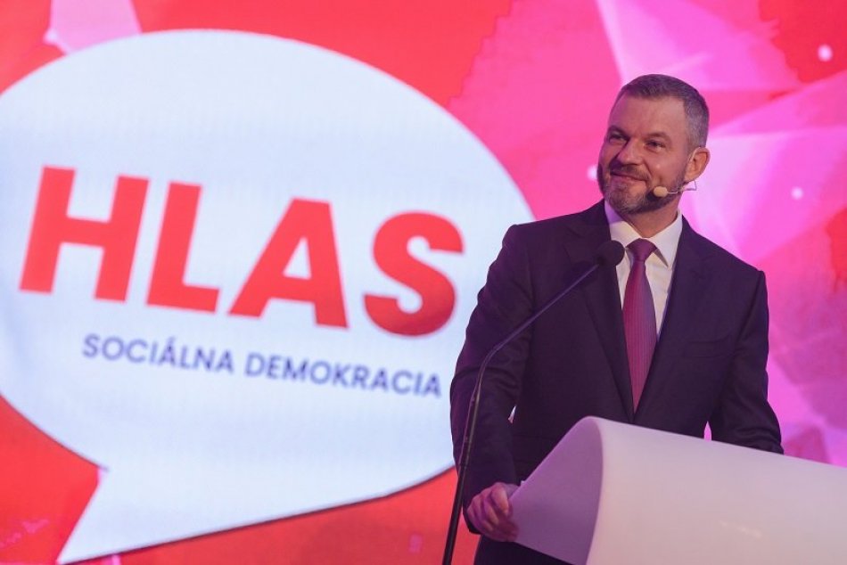 Ilustračný obrázok k článku Pellegrini má problém! Údajne vzal ÚPLATOK 150-tisíc eur