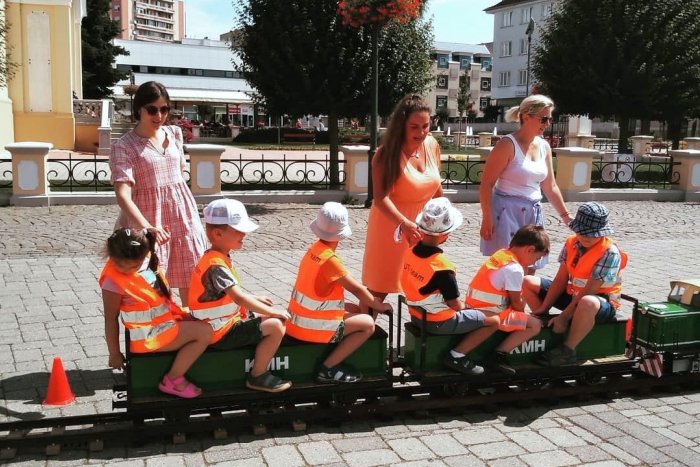 Ilustračný obrázok k článku TÁTO atrakcia očarí všetkých: Deti sa môžu vyšantiť na vláčiku priamo na námestí