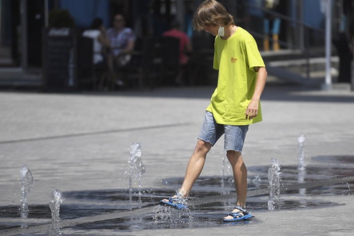Ilustračný obrázok k článku Prvú dávku vakcíny má už viac ako 2 milióny ľudí! Až 5 krajov je bez nových prípadov nákazy