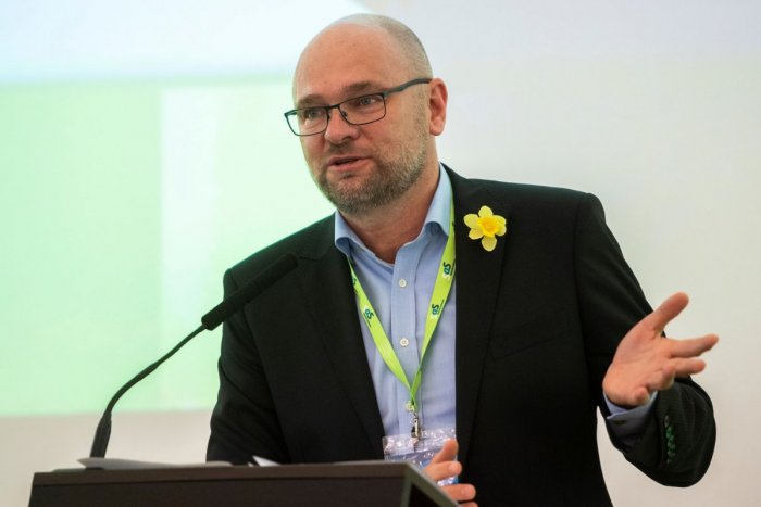 Ilustračný obrázok k článku Sulík vyvolal na Slovensku ZMÄTOK: Rúško si v miestnostiach nedávajte DOLE!