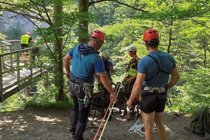 Ilustračný obrázok k článku Obrovská tragédia na turistike: Tínedžerka zahynula po páde z vyhliadky! FOTO