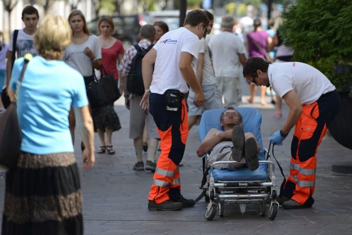 Ilustračný obrázok k článku Teplo dalo zabrať ľuďom aj zdravotníkom: Z horúčav skolabovali desiatky ľudí
