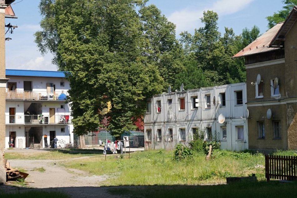 Ilustračný obrázok k článku Žilinčania zo zhorenej bytovky už majú náhradný domov: Čo bude so zničenou budovou? VIDEO