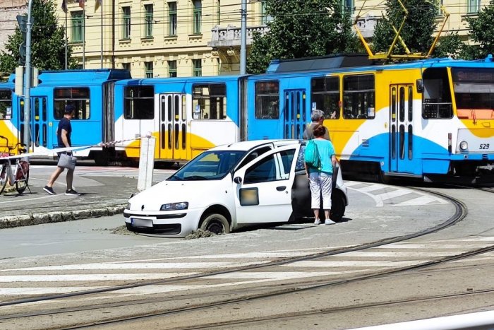Ilustračný obrázok k článku Kuriózna nehoda v Košiciach: Auto skončilo v čerstvom betóne! FOTO