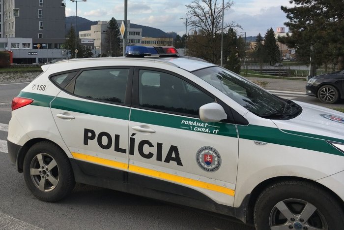 Ilustračný obrázok k článku Šialené besnenie Popradčana: Do auta začal sekať krompáčom, vyhrážal sa aj zabitím!