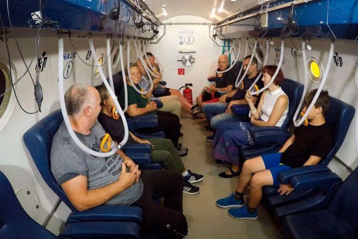 Ilustračný obrázok k článku Hyperbarická komora v nemocnici v Šaci pomáha nielen pacientom, ale i potápačom, FOTO