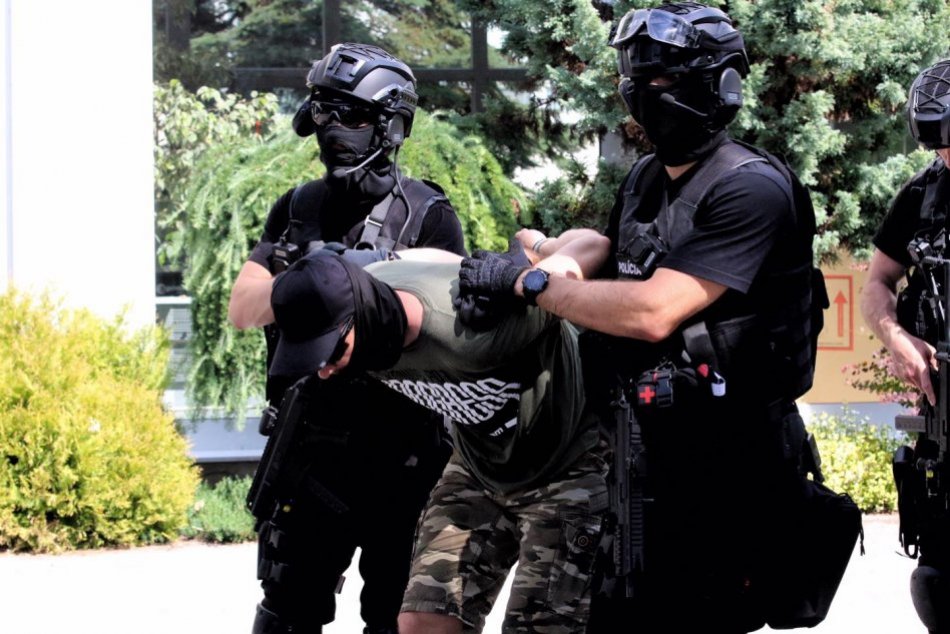 Ilustračný obrázok k článku VIDEO z akčného zásahu na bystrickej škole: Takto prebehlo unikátne cvičenie