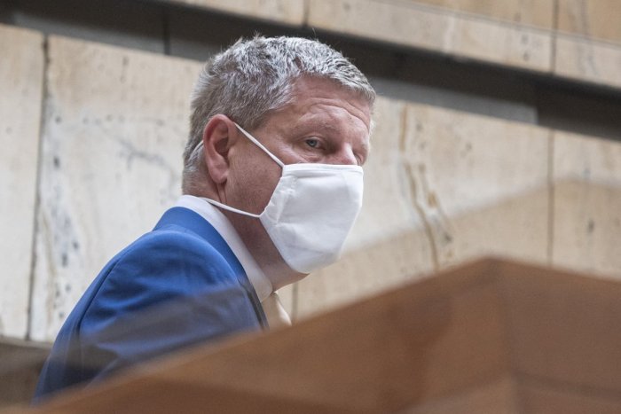 Ilustračný obrázok k článku Do reštaurácie iba s testom či očkovaním? Lengvarský nemieni celkom ustúpiť