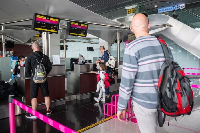 Ilustračný obrázok k článku Letíte na dovolenku a nemáte test na covid? Dá sa to aj na letisku za tieto SUMY