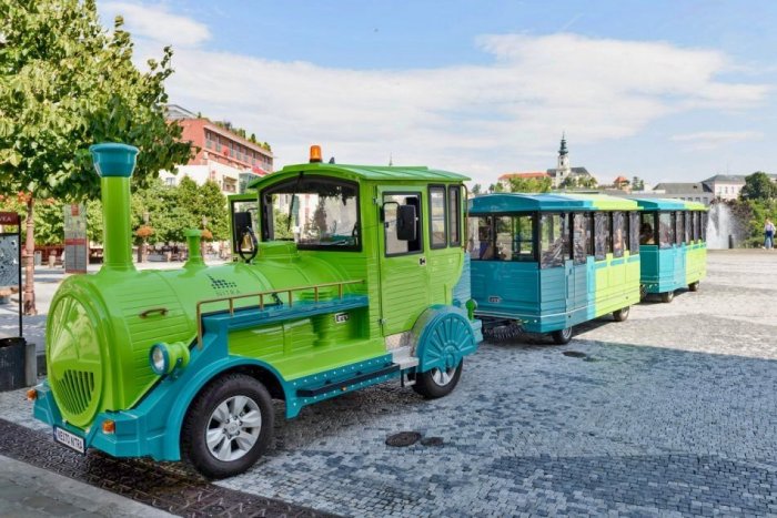 Ilustračný obrázok k článku Nitriansky turistický vláčik sa vracia do ulíc: Ako prvé povozí deti