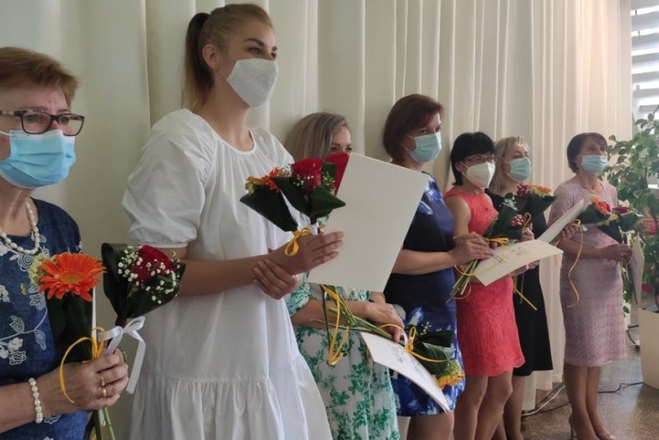 Ilustračný obrázok k článku Stredná zdravotnícka škola v Považskej Bystrici oslávila 30 rokov, FOTO