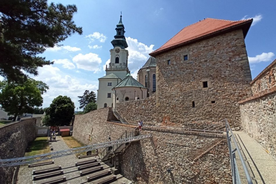 Ilustračný obrázok k článku OTVÁRACIE hodiny na Nitrianskom hrade: KEDY môžete zažiť výstup na vežu?