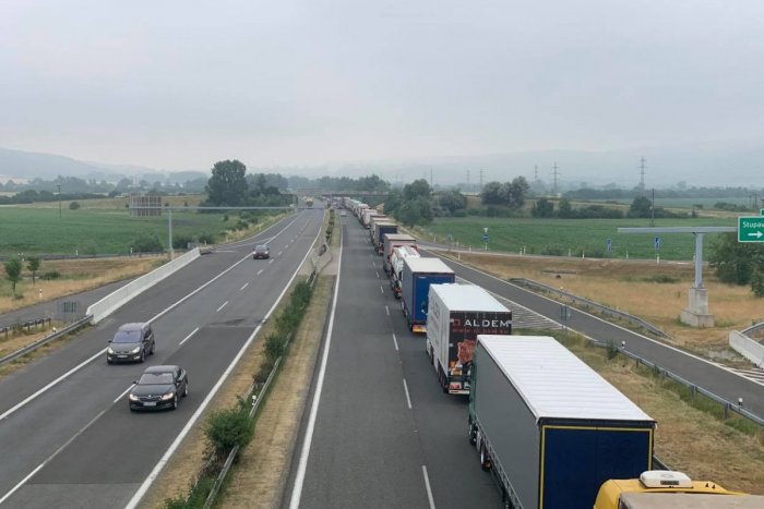 Ilustračný obrázok k článku Vodiči, POZOR! Na diaľnici D2 v smere do Českej republiky hrozia KOLÓNY