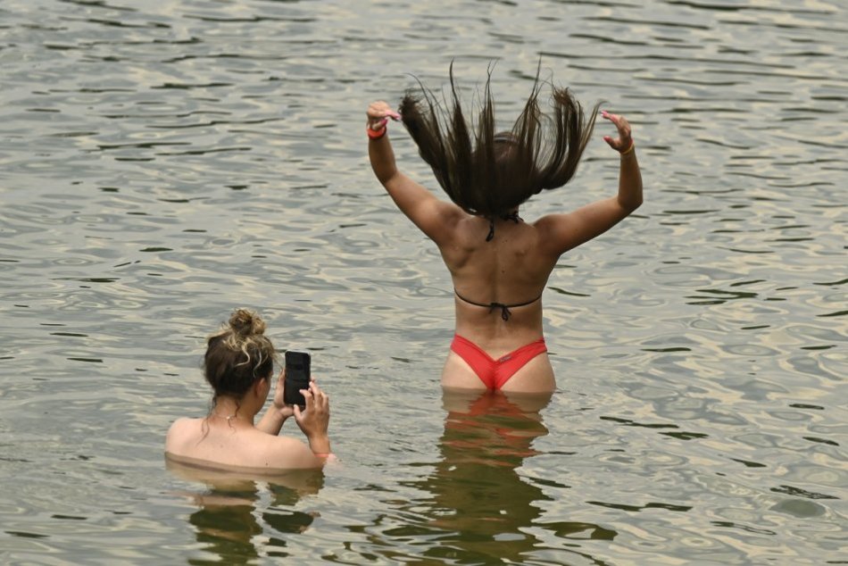 Ilustračný obrázok k článku Zelená voda láka: FOTO z letných radovánok