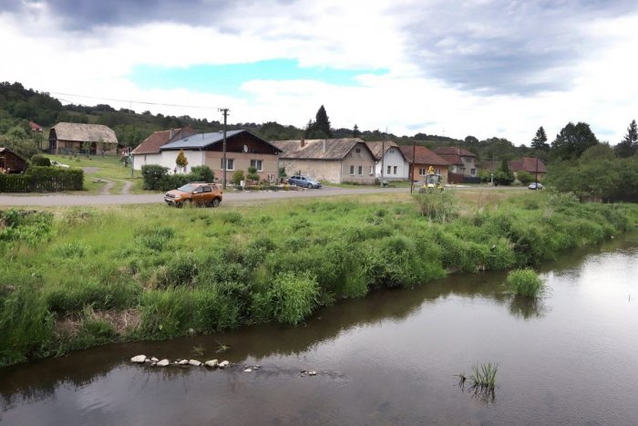 Ilustračný obrázok k článku Desivý objav v Slatinke: Na brehu potoka bolo nájdené ľudské telo!