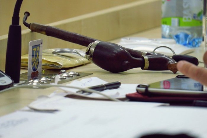 Ilustračný obrázok k článku Mestských poslancov v Rožňave bude menej: Koľko ušetríme?