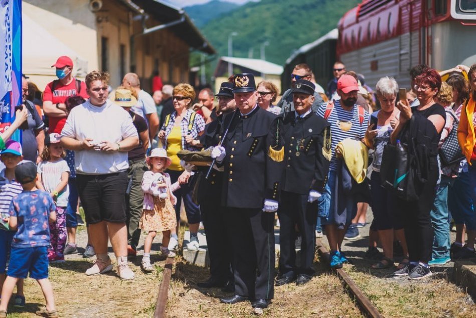 Ilustračný obrázok k článku Letná turistická NOVINKA na Gemeri: Vyhliadkový VLÁČIKOBUS ponúkne 3 trasy