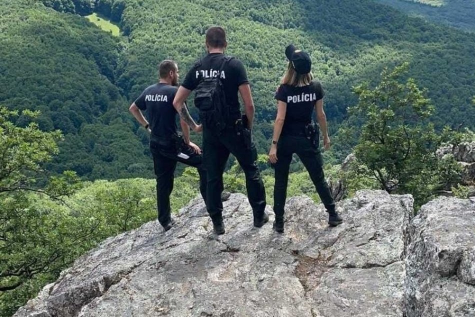 Ilustračný obrázok k článku Muž išiel na turistiku, z hôr sa nevrátil: Veľké pátranie v okrese Trenčín, FOTO