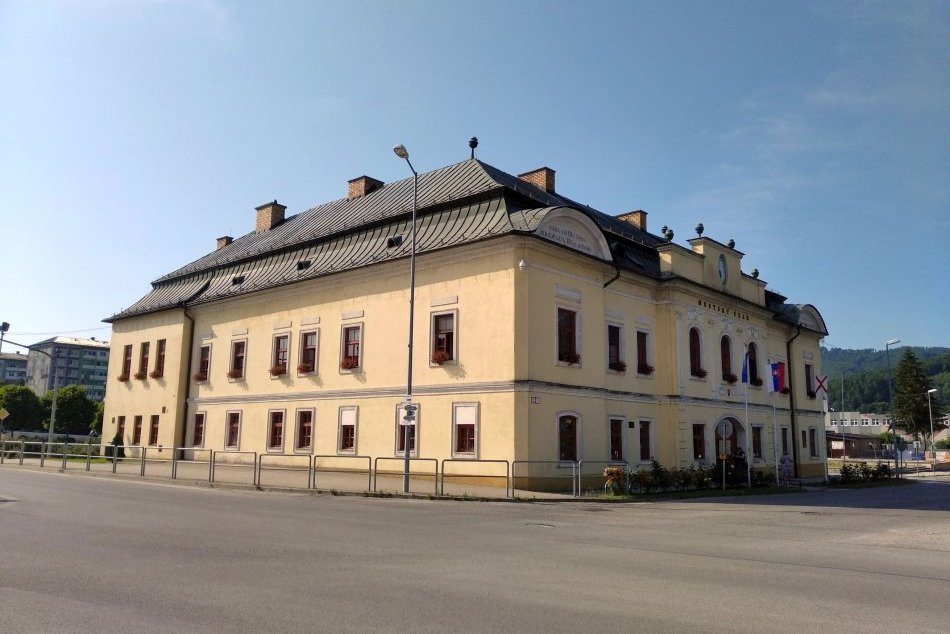 Ilustračný obrázok k článku Revúca má nového hlavného kontrolóra: KTO získal najviac hlasov poslancov?