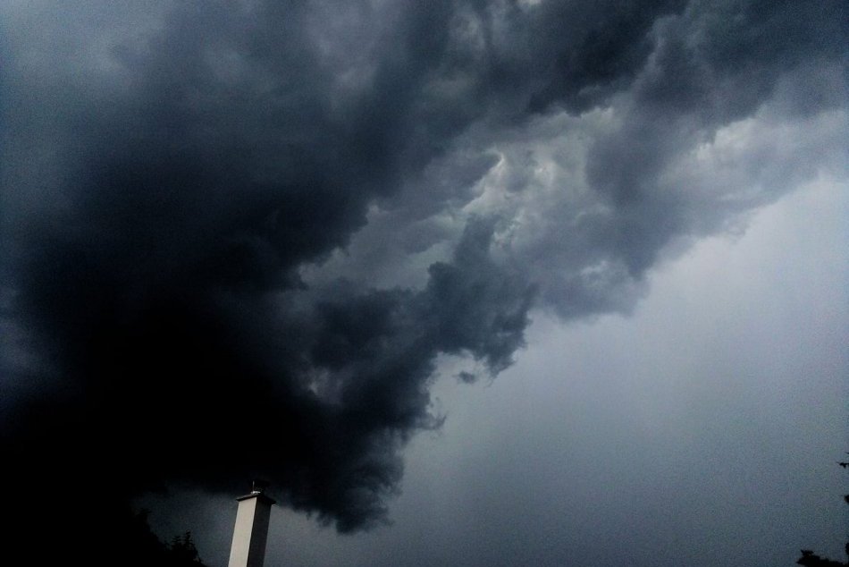 Ilustračný obrázok k článku MIMORIADNE: Búrky v Česku opäť ZABÍJAJÚ! Usmrtili dvoch ľudí a zranili dve deti