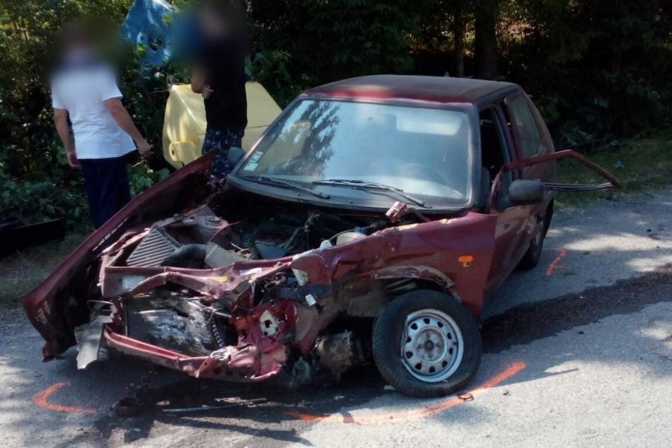 Ilustračný obrázok k článku Na Podpoľaní došlo k čelnej zrážke áut: Zranenú ženu odvážal vrtuľník, FOTO