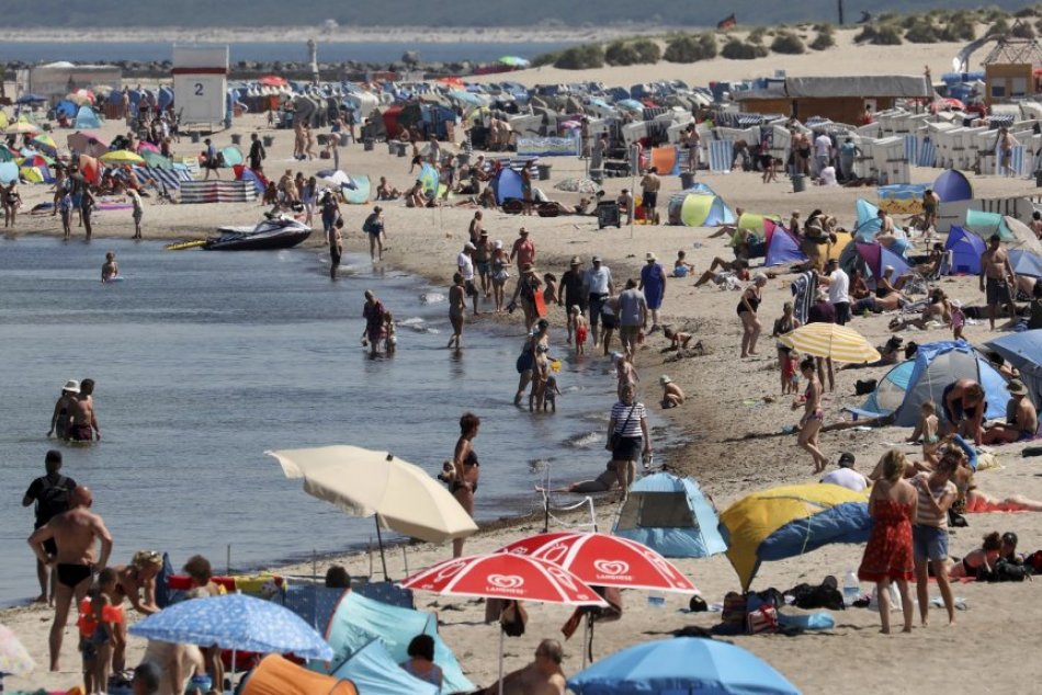 Ilustračný obrázok k článku Počet prípadov koronavírusu rastie najmä v dovolenkových destináciách Slovákov