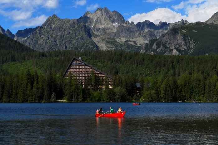 Ilustračný obrázok k článku Taká POKUTA vás poriadne prefacká: Kúpanie v tatranských plesách je zakázané!